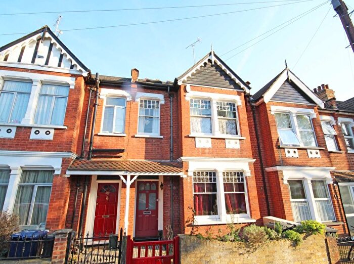 4 Bedroom Property To Rent In Lawn Gardens, Hanwell, W7