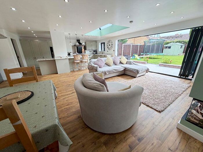 4 Bedroom Semi-Detached House For Sale In Balmoral Way, Leamington Spa, CV32