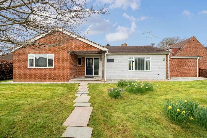 4 Bedroom Detached Bungalow To Rent In Barkham Road, Wokingham, RG41