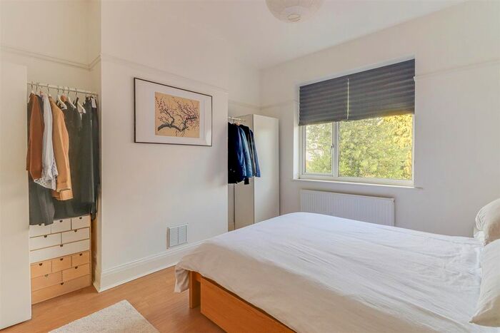 3 Bedroom End Terrace House For Sale In St. Benets Road, Southend-On-Sea, SS2