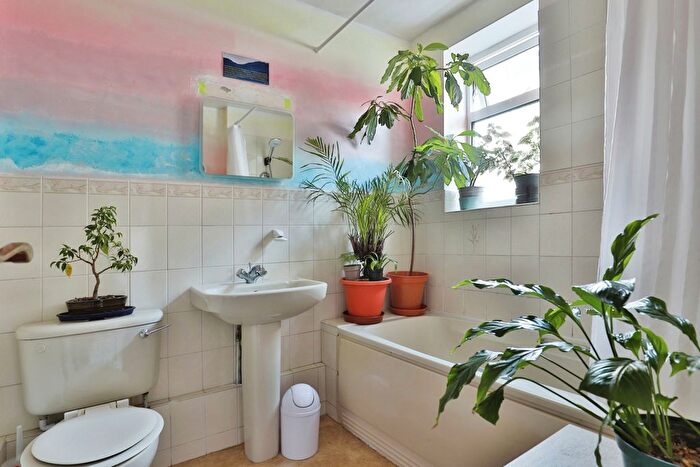1 Bedroom Flat For Sale In Florence Road, Bournemouth, Dorset, BH5