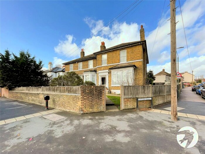 2 Bedroom Flat To Rent In Bourne Road, Bexley, Kent, DA5