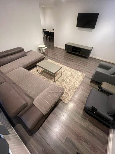 2 Bedroom Flat To Rent In Green Pastures, Stockport, SK4