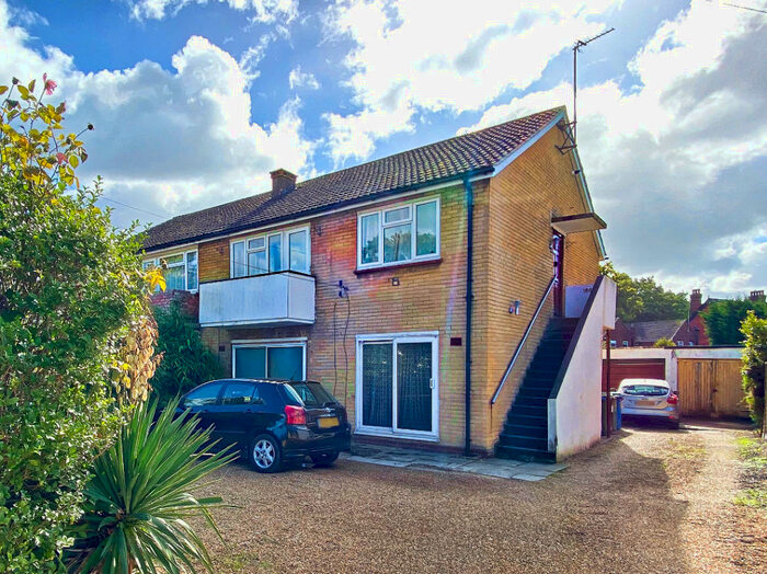 2 Bedroom Maisonette To Rent In West Heath Road, Farnborough, GU14