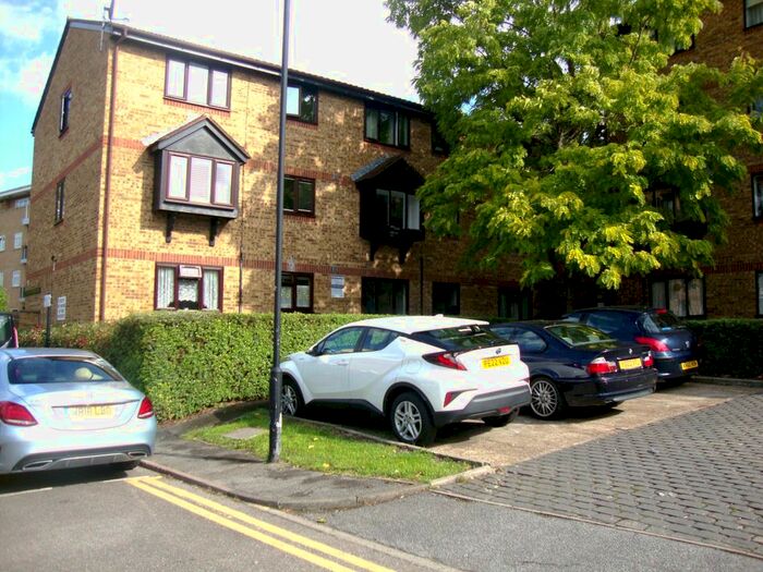 1 Bedroom Flat To Rent In Stocksfield Road, London, E17