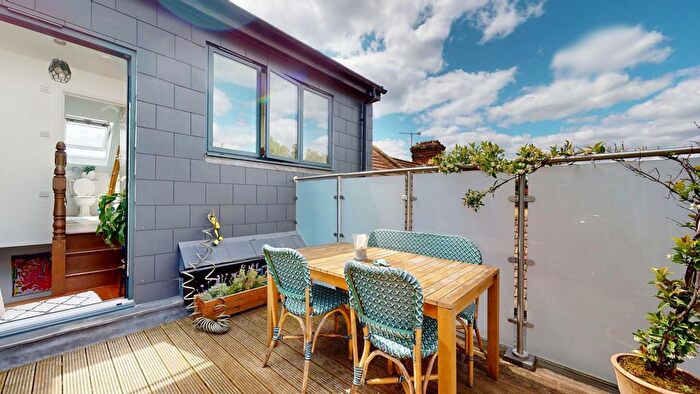 3 Bedroom Flat To Rent In Harley Road, Brent, NW10