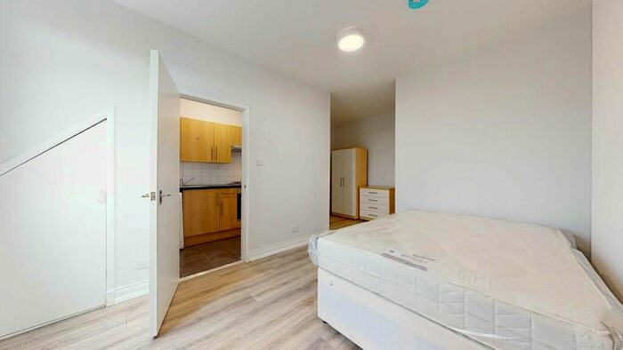 Studio To Rent In Mount View Road, London, N4