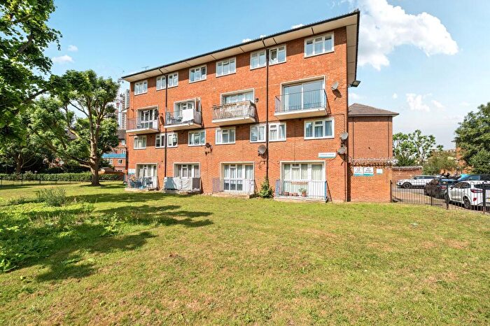 3 Bedroom Maisonette For Sale In Slippers Place, Cornick House Slippers Place, SE16