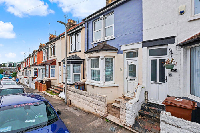 2 Bedroom Terraced House To Rent In Corporation Road, Gillingham, ME7