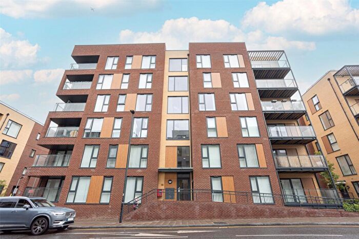 2 Bedroom Apartment For Sale In Grove Park, Colindale, NW9
