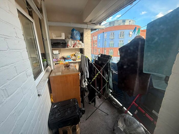 3 Bedroom Flat For Sale In Barnardo Street, London, E1