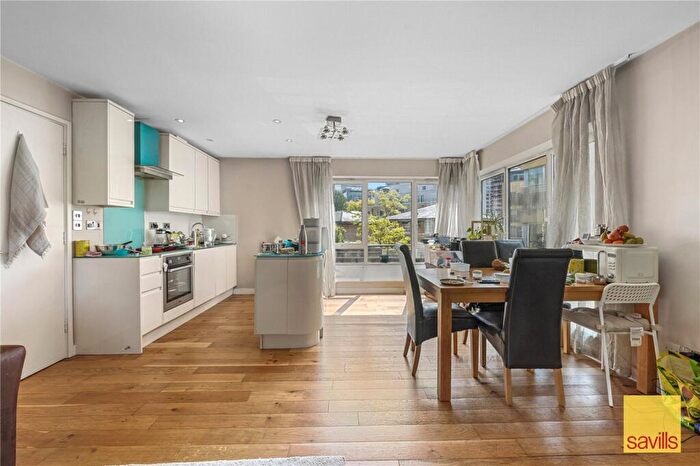 2 Bedroom Apartment For Sale In Bogart Court, Premiere Place, Canary Wharf, London, E14