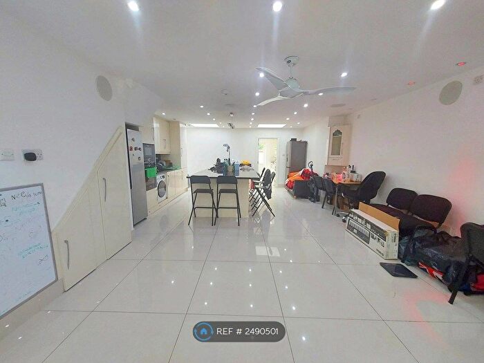 4 Bedroom Semi-Detached House To Rent In St. Davids Drive, Edgware, HA8