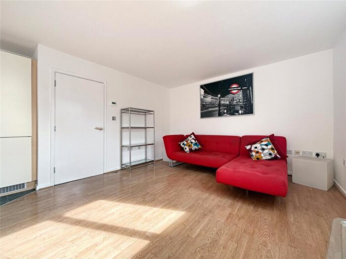 1 Bedroom Flat To Rent In Follett Street, London, E14
