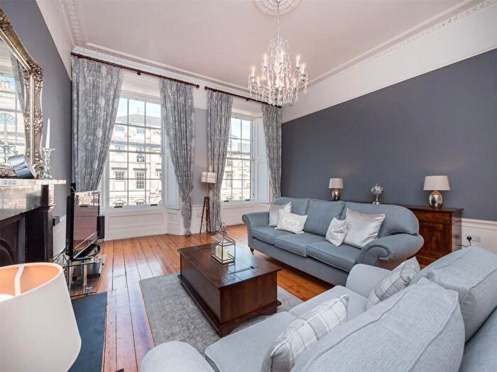 2 Bedroom Flat To Rent In Great King Street, Edinburgh, EH3