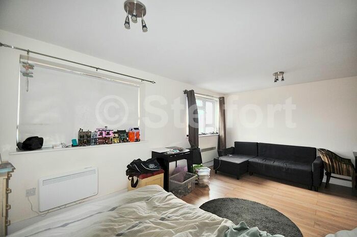 Studio To Rent In Romford Road, London, E7