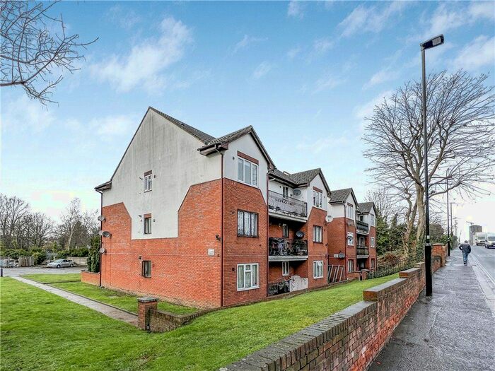 2 Bedroom Flat To Rent In Whitton Road, Hounslow, TW3