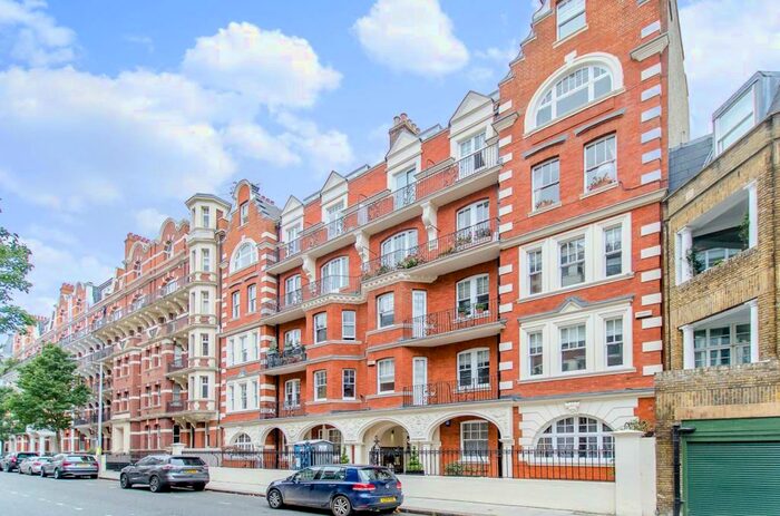 4 Bedroom Flat To Rent In Drayton Gardens, South Kensington, London, SW10