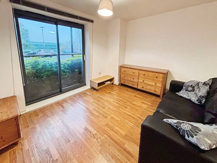 2 Bedroom Flat To Rent In Bouverie Court, Leeds, West Yorkshire, LS9