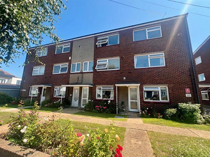 2 Bedroom Flat To Rent In Salisbury Court, Salisbury Road, Leigh-On-Sea, SS9