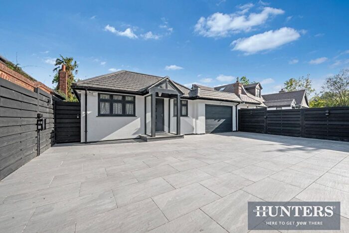 4 Bedroom Detached Bungalow For Sale In The Arches, Grafton Road, KT4