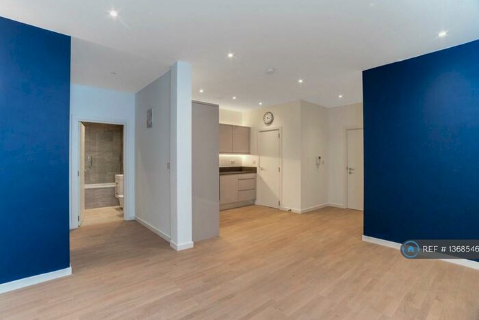 2 Bedroom Flat To Rent In Granton House, Milton Keynes, MK9