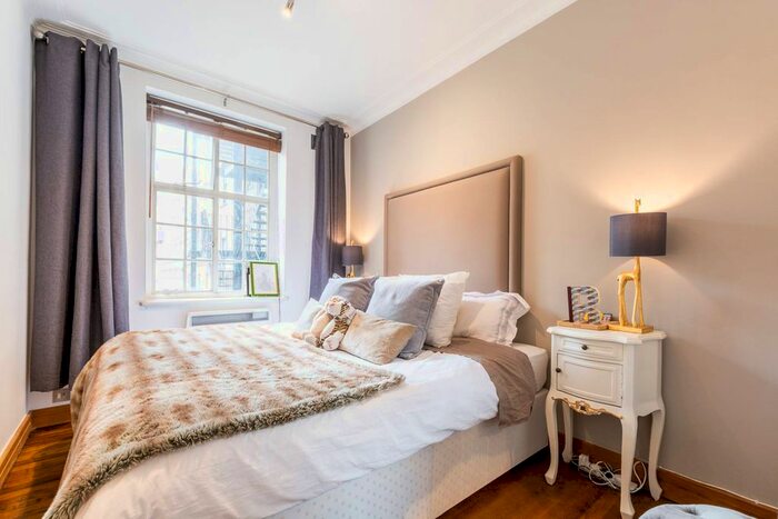 2 Bedroom Flat To Rent In Devonshire Street, Marylebone, London, W1W