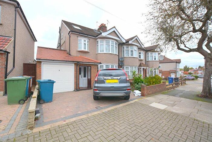 4 Bedroom Semi-Detached House To Rent In Dorchester Avenue, Harrow, HA2