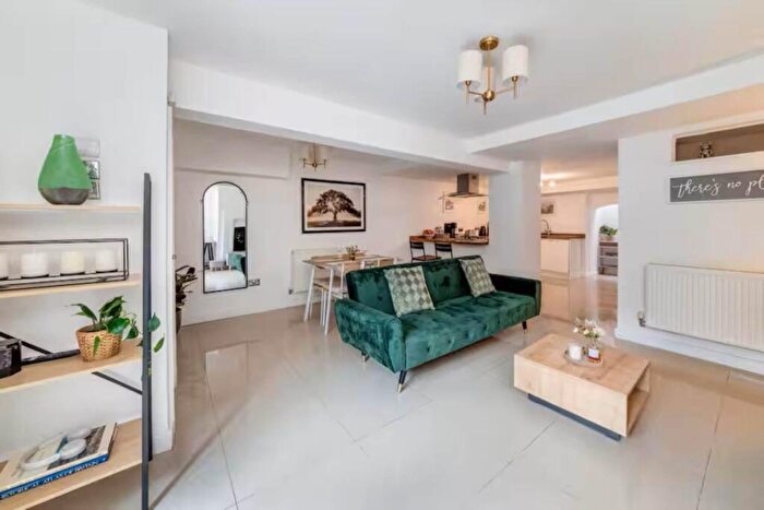 1 Bedroom Flat To Rent In Walton Street, Oxford, OX2