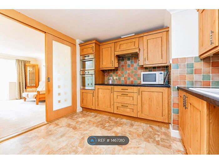 2 Bedroom Flat To Rent In Hafferty Court, Sheffield, S5