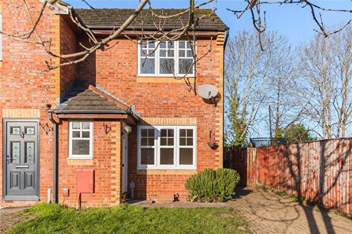 2 Bedroom End Of Terrace House To Rent In Dunsford Close, Old Town, Swindon, Wiltshire, SN1