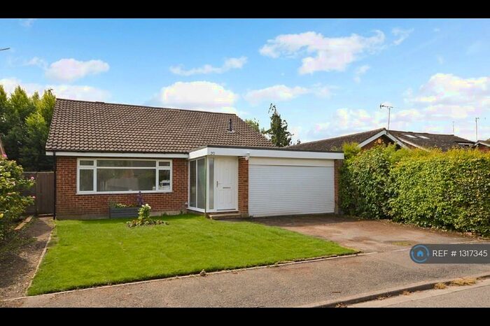 4 Bedroom Bungalow To Rent In Irvine Drive, Stoke Mandeville, Aylesbury, HP22