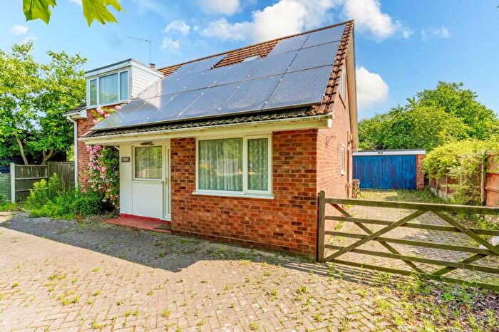 3 Bedroom Chalet For Sale In Thorpe Road, Haddiscoe, NR14