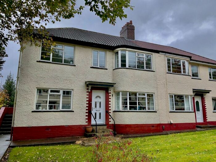 2 Bedroom Flat To Rent In Redesdale Gardens, Leeds, West Yorkshire, LS16