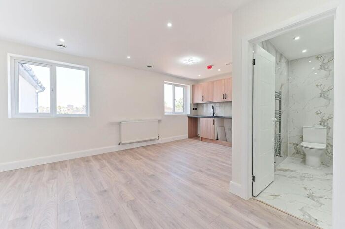 Studio To Rent In Waverley Way, Carshalton Beeches, Carshalton, SM5