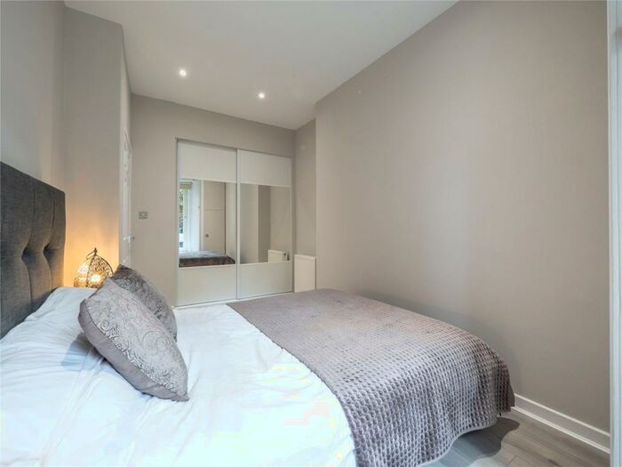 2 Bedroom Flat To Rent In Rossie Place, Edinburgh, Midlothian, EH7