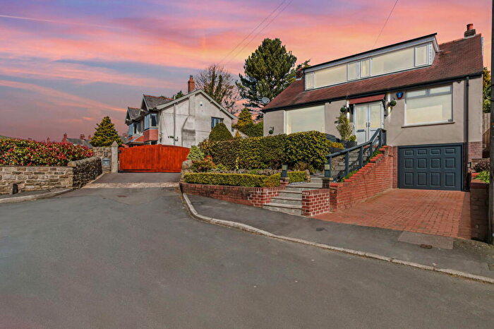 4 Bedroom Detached House For Sale In The Park, Greenfield, Saddleworth, OL3