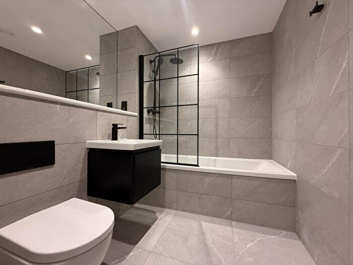 2 Bedroom Apartment To Rent In Lomax Building, Lomax Street, M1