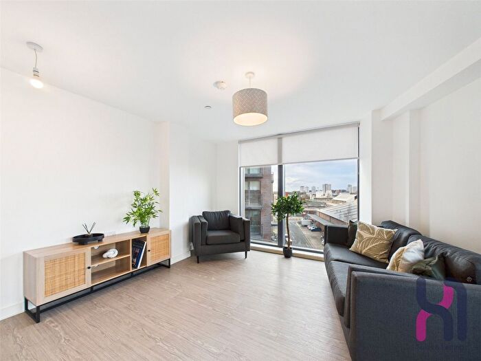 3 Bedroom Flat To Rent In The Landmark, Oldfield Road, Salford, M5