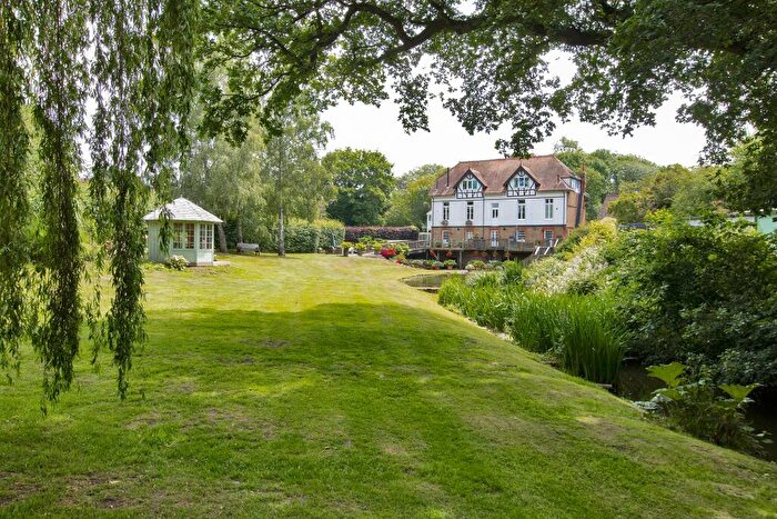 4 Bedroom Semi-Detached House For Sale In Vicarage Road, Yalding, ME18