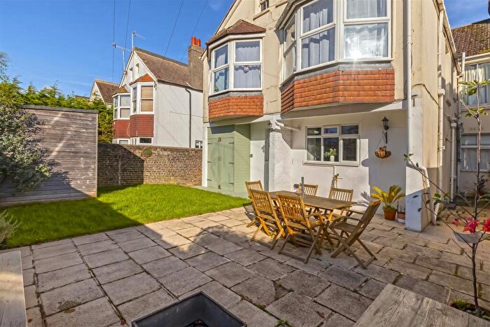 2 Bedroom Flat To Rent In Alexandra Road, Worthing, BN11