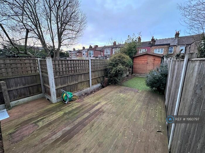 4 Bedroom Flat To Rent In Sirdar Road, London, N22