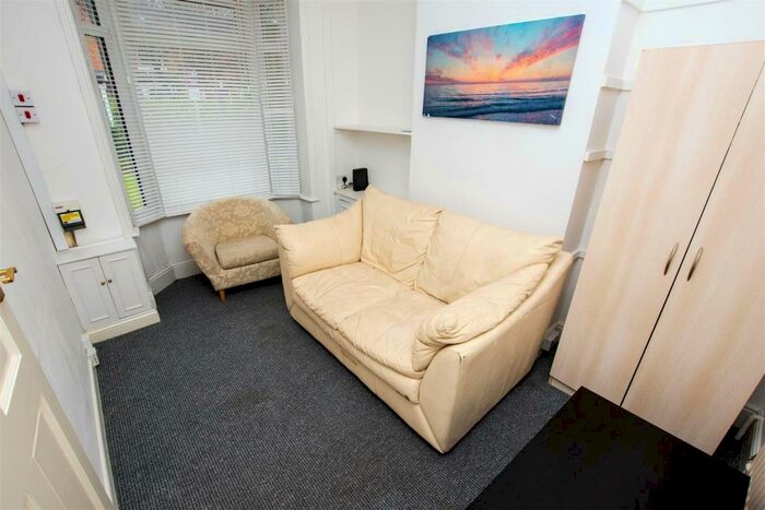 3 Bedroom Flat To Rent In Boldmere Terrace, Katie Road, Birmingham, B29