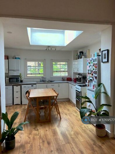 1 Bedroom Flat To Rent In Navarino Road, London, E8