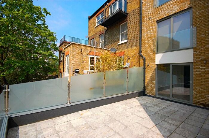 3 Bedroom Flat To Rent In Waterside Apartments, Harrow Road, North Kensington, W10