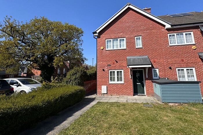 3 Bedroom Property To Rent In Kerswell Close, Slough, SL2