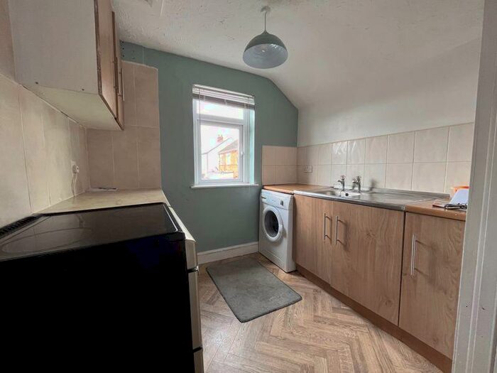 1 Bedroom Flat To Rent In Cemetery Road, Scunthorpe, DN16