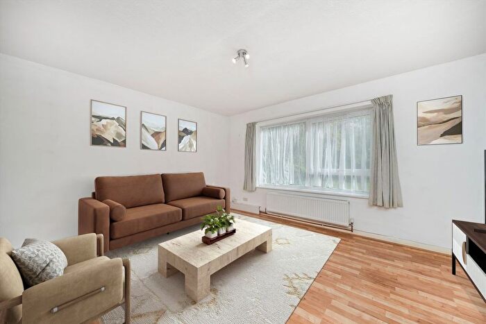 1 Bedroom Flat To Rent In Grand Drive, West Wimbledon, SW20