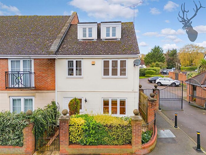 2 Bedroom End Of Terrace House To Rent In Forest Drive, Theydon Bois, Epping, CM16