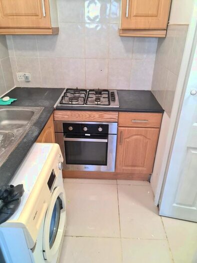 Studio To Rent In Costons Avenue, Greenford, UB6